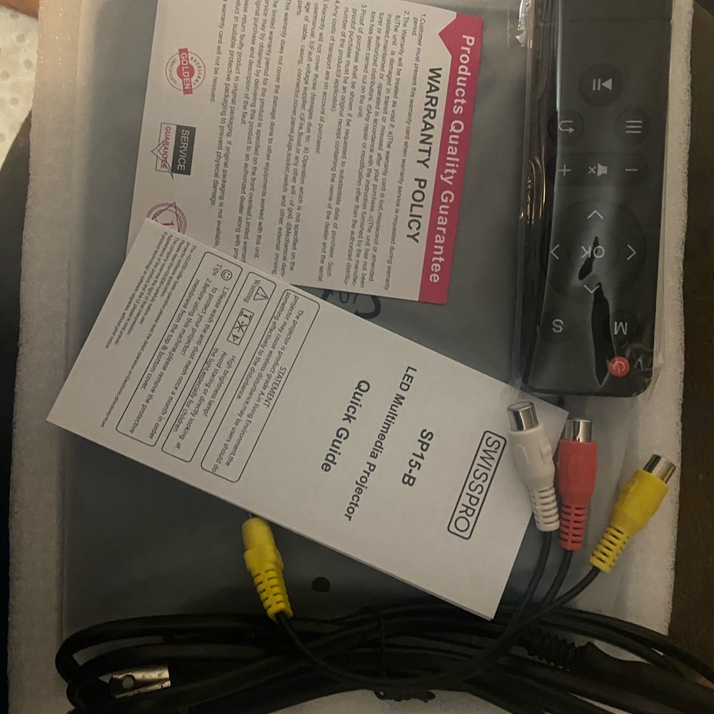 SwissPro LED Projector - Picture 4 of 13